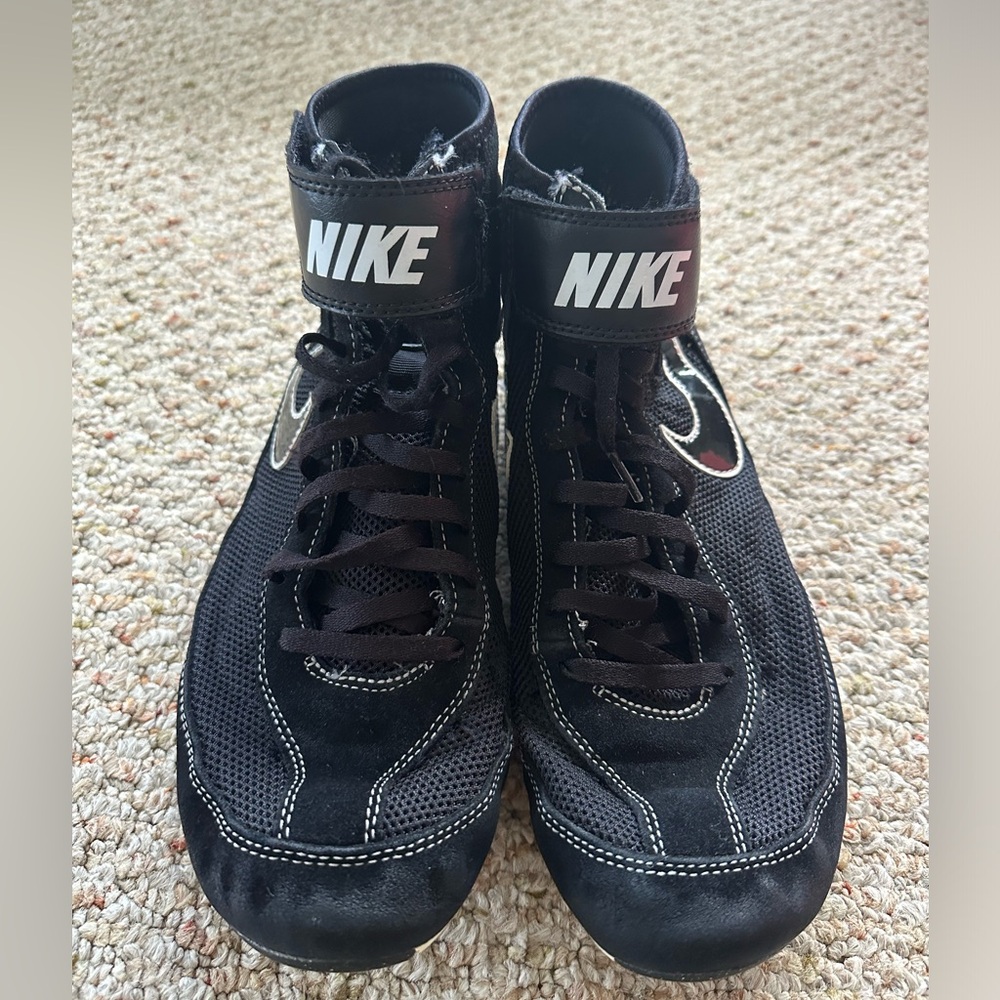 Nike men’s size 9 wrestling shoes